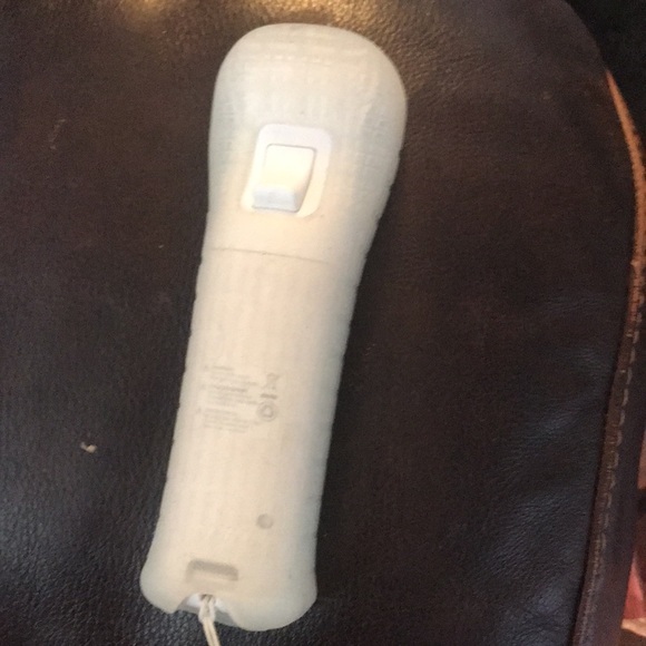 Wii remote. Out of box. - Picture 2 of 2